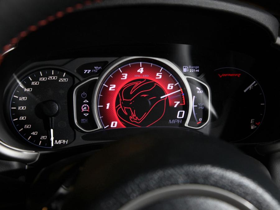Интерьер SRT Viper TA 2013 года  (фото 73 из 86)